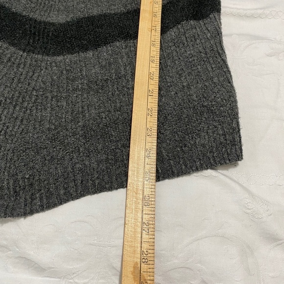 Camber & Grace Women's Light Knit Long Sleeve Gray Turtleneck Sweater Size Small - Picture 9 of 10